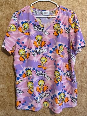 Warner Bros. Looney Tunes Tie dyed design.  Purple and Pink Character Print Top